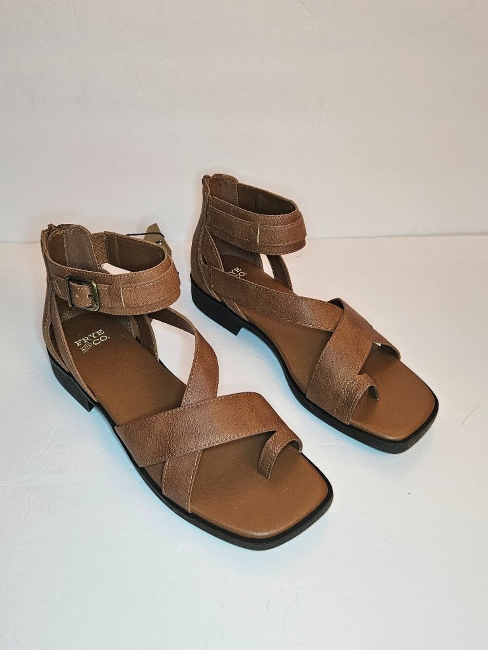 FRYE AND CO. Tallu Cognac Brown Strappy Flat Sandals Womens Size 9